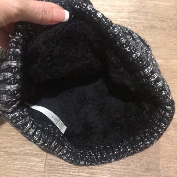 NWT lululemon Textured fleece lined knit beanie Pom Pom - Picture 2 of 5